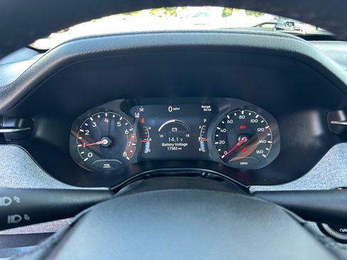 Used 2023 Jeep Compass Latitude w/ Sun and Sound Group AWD/4WD image 10