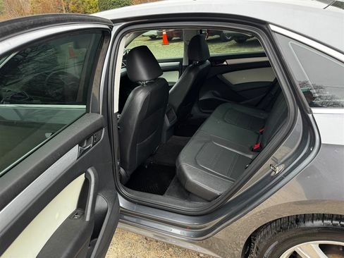 Used 2012 Volkswagen Passat 2.5 SE FWD image 14