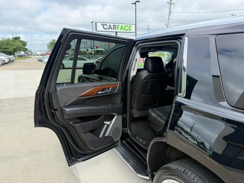 Used 2018 Cadillac Escalade Premium Luxury w/ LPO, Radiant Package AWD/4WD image 21