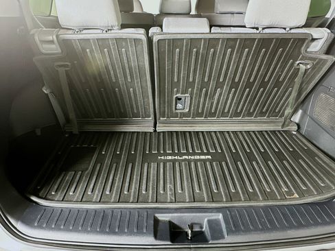 Used 2023 Toyota Highlander L FWD image 29