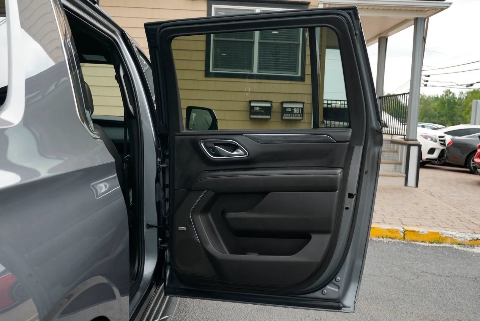 Used 2021 GMC Yukon XL SLT w/ Rear Media and Nav Package AWD/4WD image 37