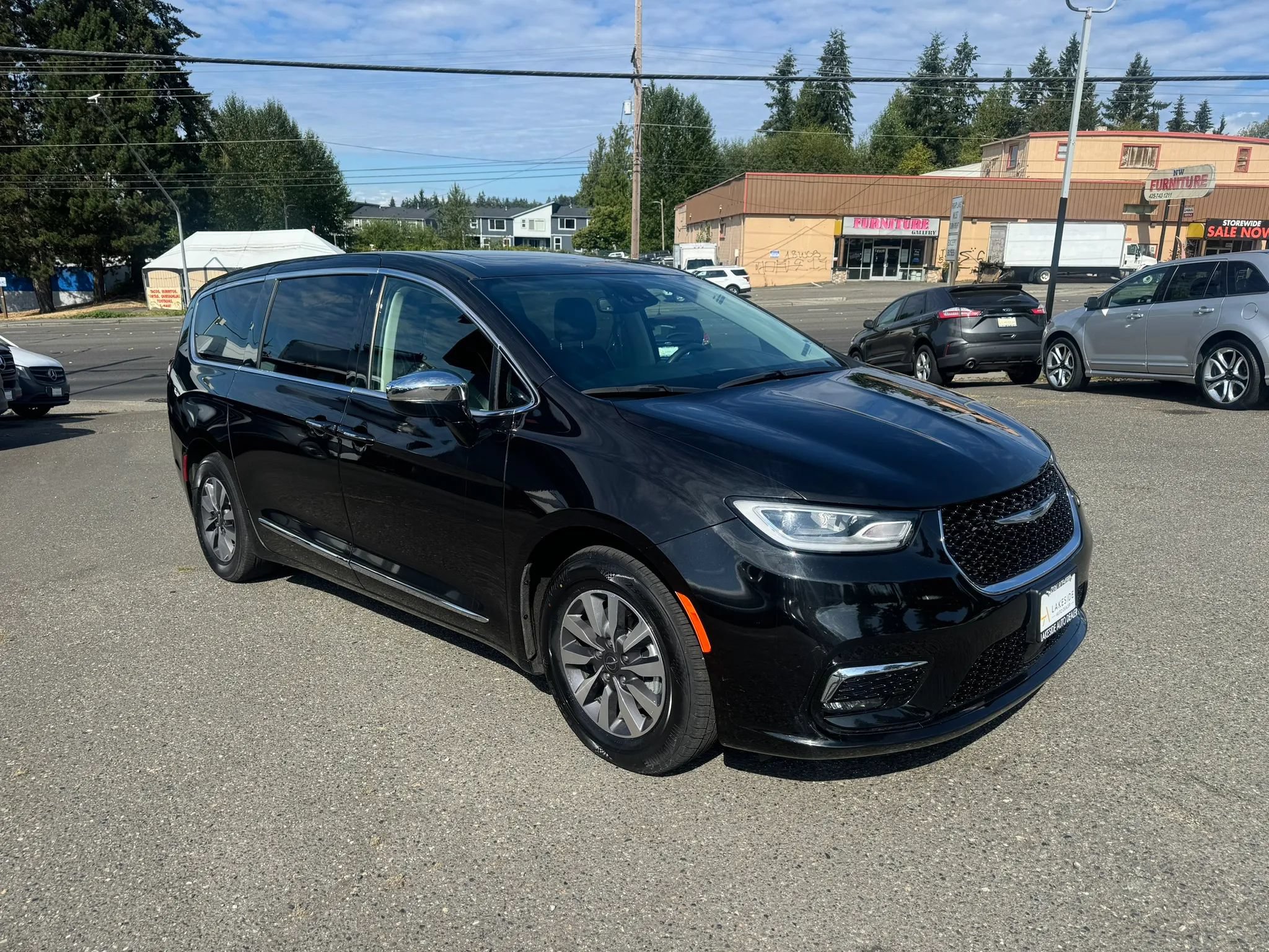 Used 2023 Chrysler Pacifica Limited FWD image 8