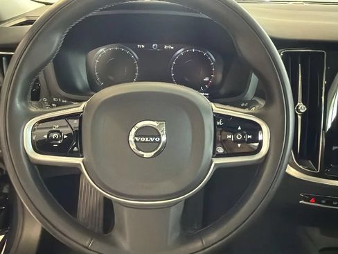 Used 2020 Volvo S60 T5 Momentum FWD image 24