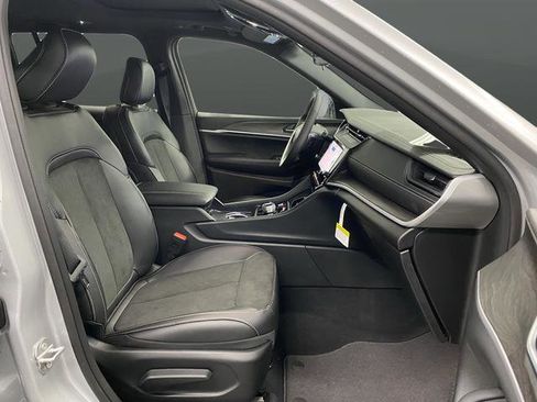 New 2026 Jeep Grand Cherokee Altitude AWD/4WD image 33