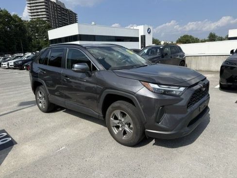 Used 2022 Toyota RAV4 XLE AWD/4WD image 2