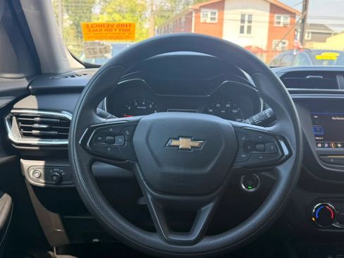 Used 2022 Chevrolet TrailBlazer LT w/ LPO, Trailering Package AWD/4WD image 17