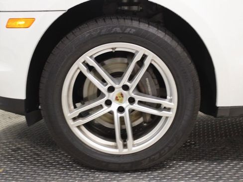 Certified 2021 Porsche Macan image 15