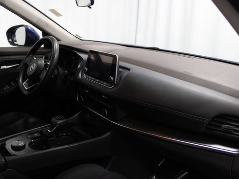 Used 2023 Nissan Rogue SV AWD/4WD image 25