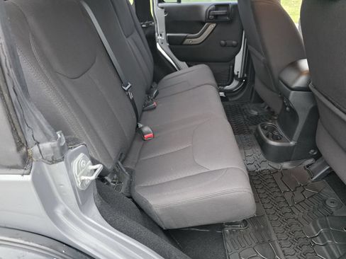 Used 2017 Jeep Wrangler Unlimited Sport w/ Connectivity Group AWD/4WD image 16