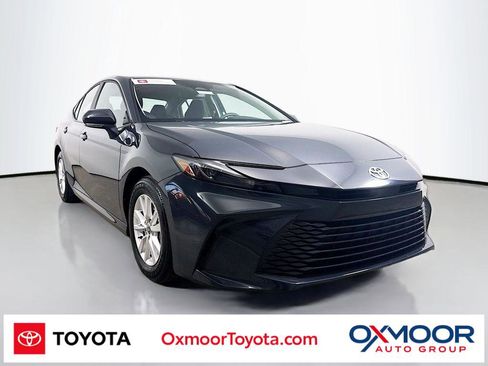 Used 2025 Toyota Camry LE image 1