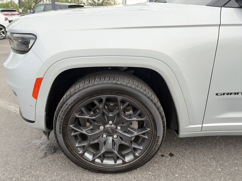 Used 2024 Jeep Grand Cherokee L Summit w/ Advanced Protech Group IV AWD/4WD image 9