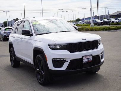 Used 2025 Jeep Grand Cherokee Limited w/ Black Appearance Package