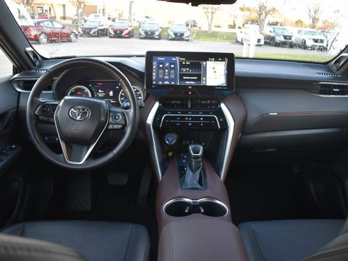 Used 2021 Toyota Venza Limited image 21