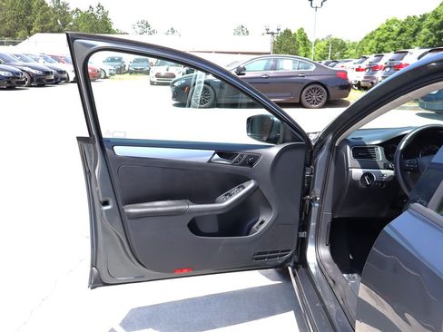 Used 2012 Volkswagen Jetta TDI FWD image 25