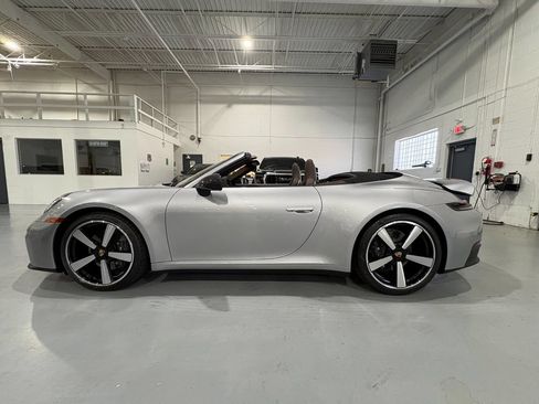 Used 2026 Porsche 911 Carrera RWD image 11