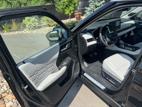 New 2025 Mitsubishi Outlander AWD image 23