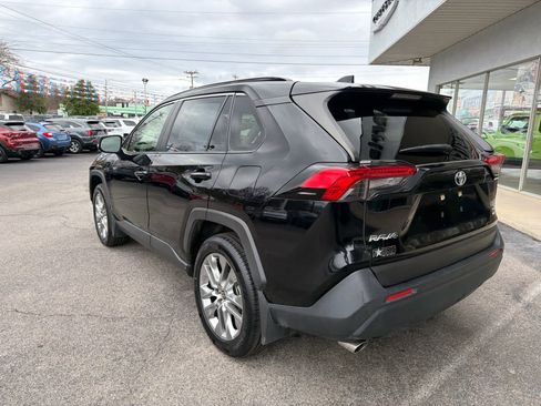 Used 2023 Toyota RAV4 XLE Premium image 9