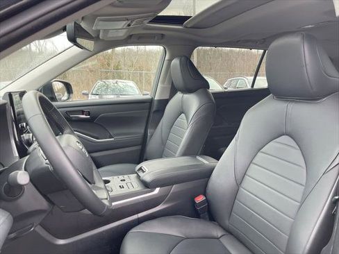 Certified 2024 Toyota Highlander XLE image 11