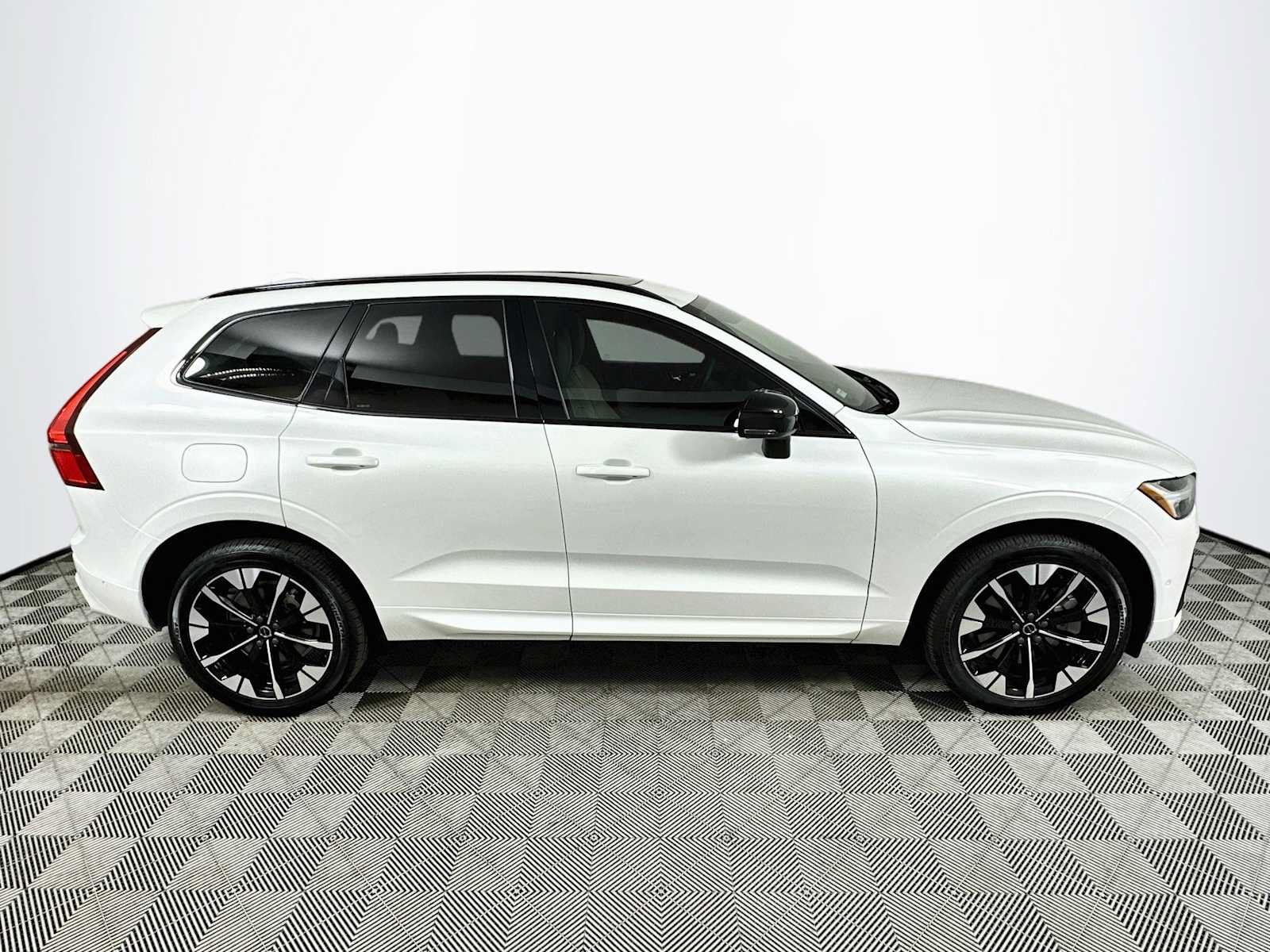 Used 2026 Volvo XC60 T8 Plus w/ Protection Package Premier AWD/4WD image 8