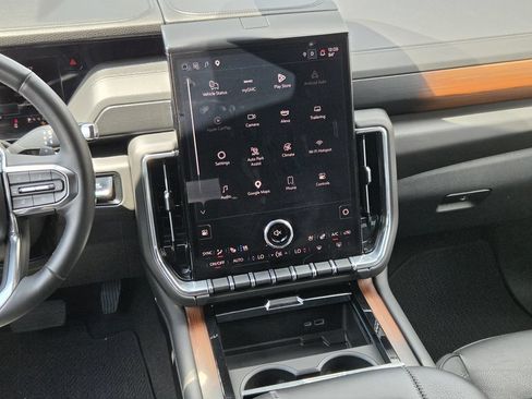Used 2025 GMC Yukon XL Denali w/ Sun & Power Step Package AWD/4WD image 16