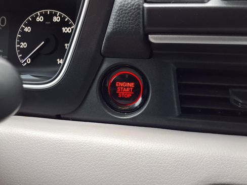 Used 2025 Honda Pilot EX-L image 11