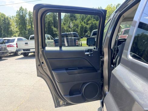 Used 2015 Jeep Patriot Sport AWD/4WD image 11