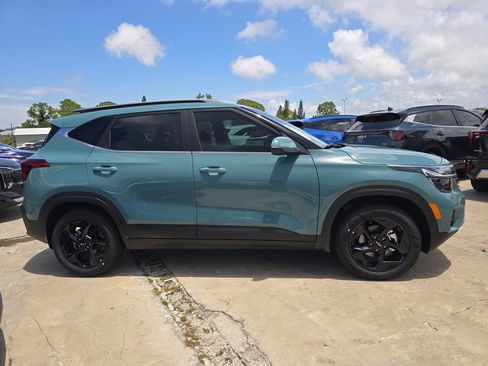 New 2026 Kia Seltos EX FWD image 9
