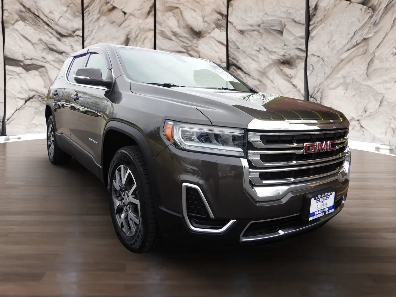 Used 2020 GMC Acadia SLE AWD/4WD image 4