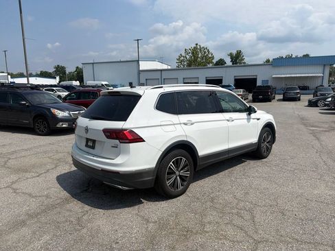 Used 2018 Volkswagen Tiguan SE AWD/4WD image 3