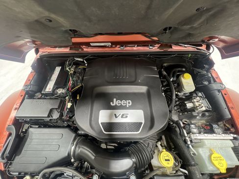 Used 2014 Jeep Wrangler Unlimited Sahara w/ Connectivity Group image 24