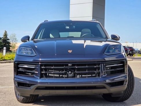 Used 2025 Porsche Cayenne S AWD/4WD image 3