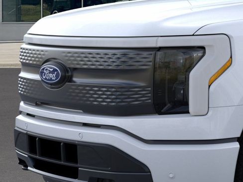 New 2025 Ford F150 Lightning Flash AWD/4WD image 17