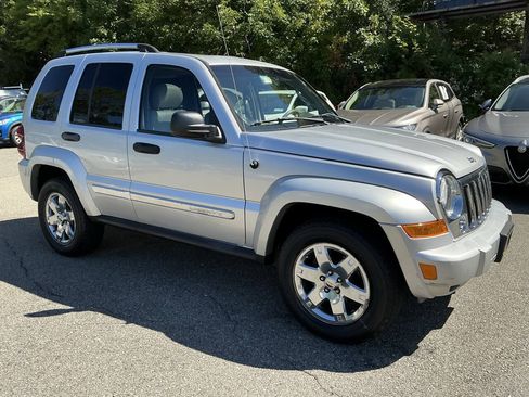 Used 2005 Jeep Liberty Limited AWD/4WD image 3