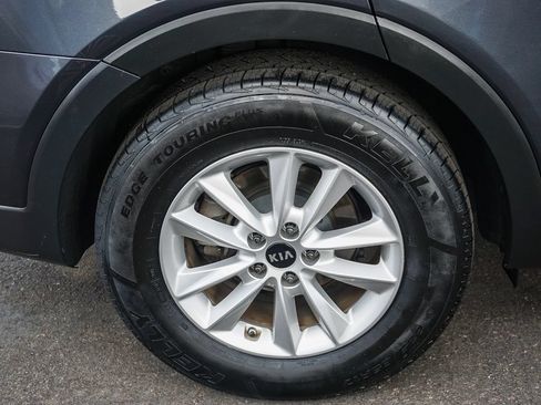 Used 2019 Kia Sorento FWD image 9