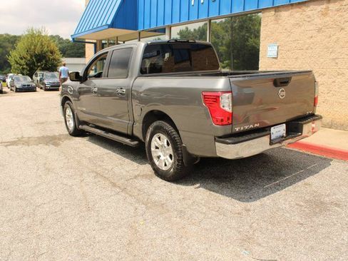 Used 2017 Nissan Titan PRO-4X AWD/4WD image 4