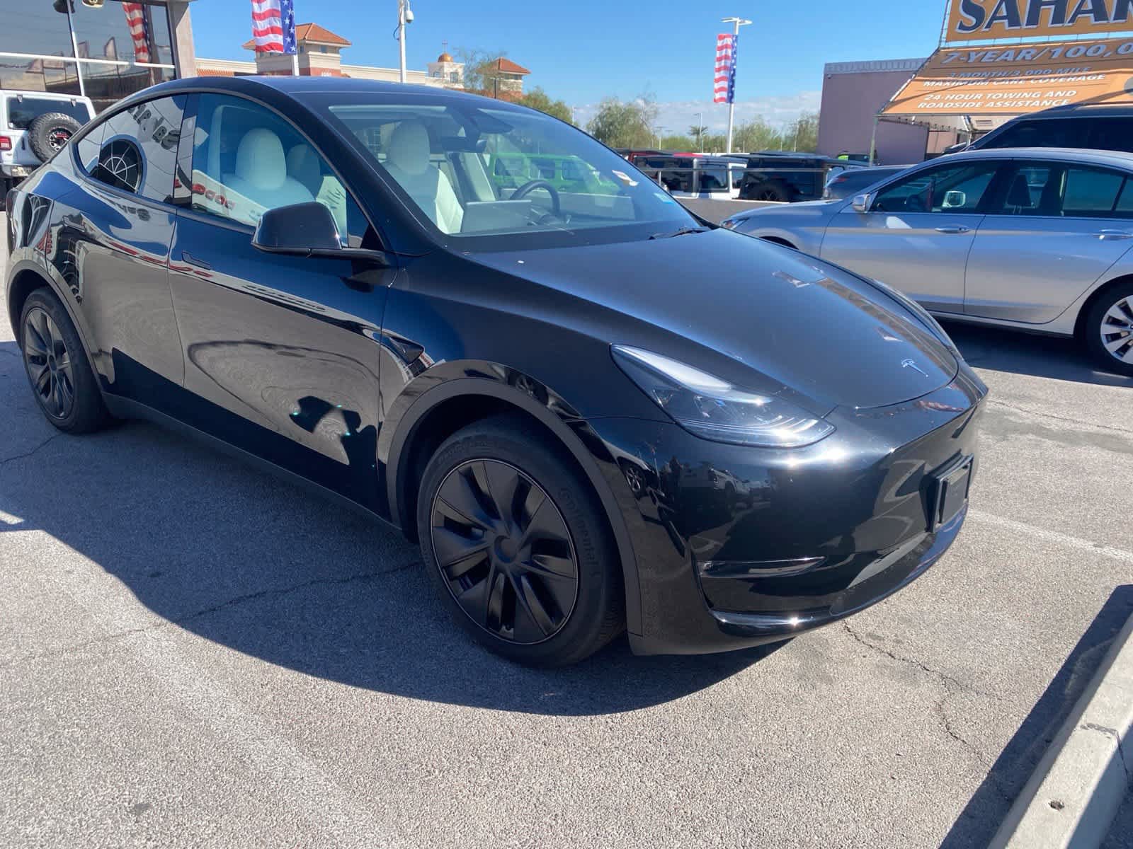 Used 2025 Tesla Model Y Long Range AWD/4WD image 3