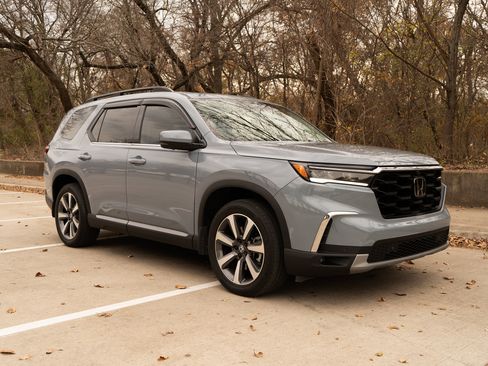 Certified 2025 Honda Pilot Elite image 2