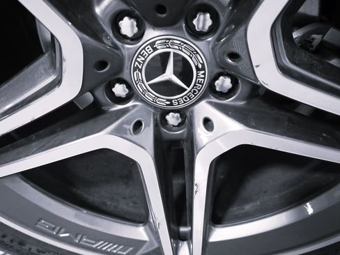 Used 2025 Mercedes-Benz GLS 450 4MATIC image 8