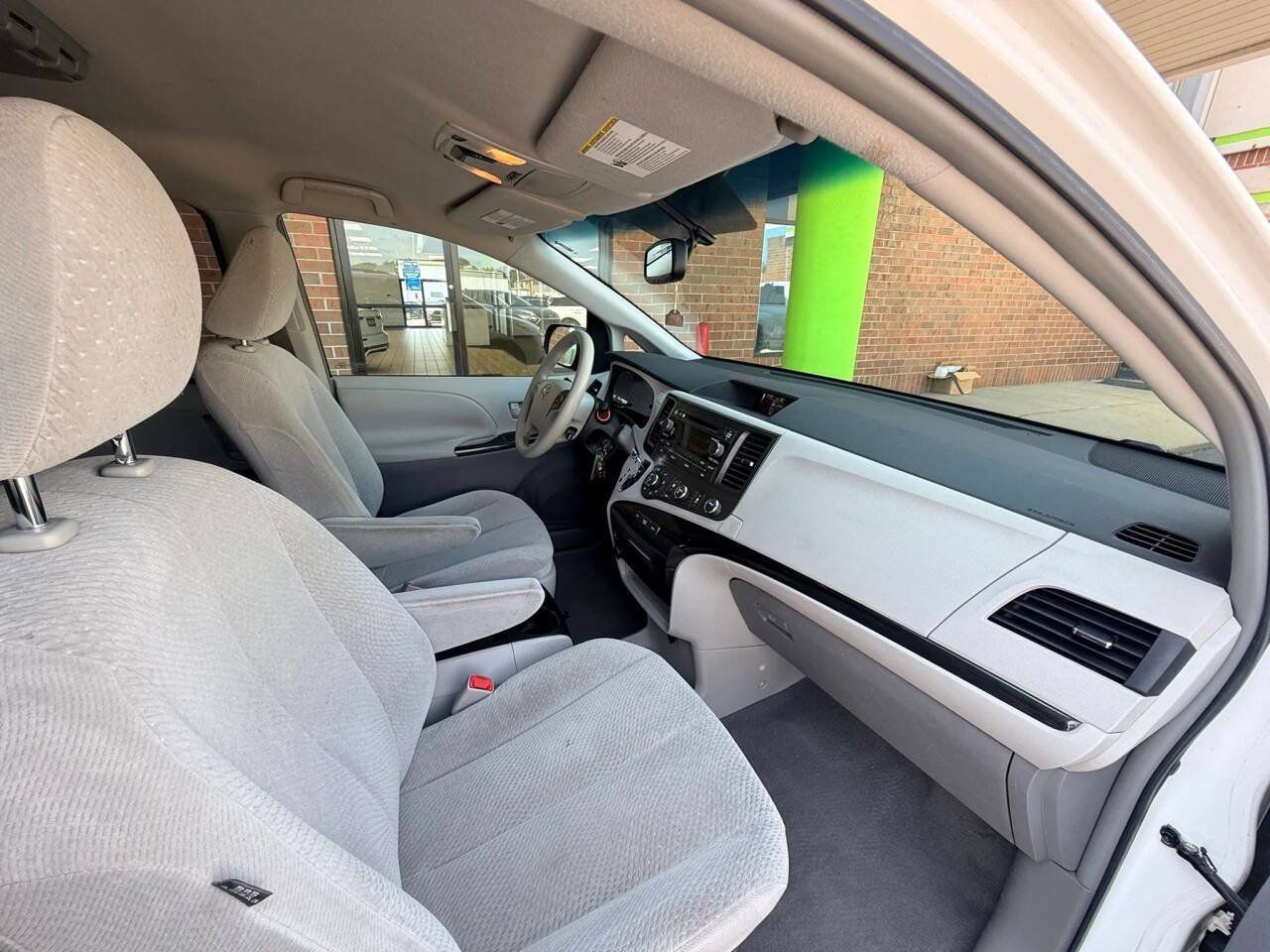 Used 2011 Toyota Sienna LE w/ Towing Pkg FWD image 12