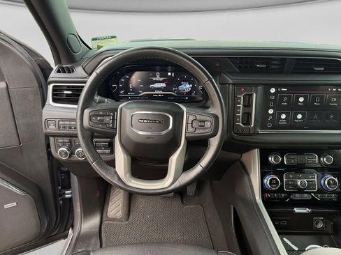 Used 2022 GMC Yukon Denali w/ Denali Premium Package AWD/4WD image 15