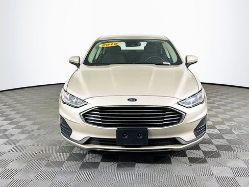 Used 2019 Ford Fusion SE image 4