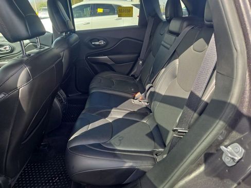 Used 2019 Jeep Cherokee Overland w/ Technology Group image 12