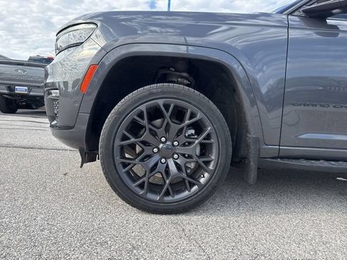 Used 2023 Jeep Grand Cherokee L Summit w/ Advanced Protech Group IV AWD/4WD image 46