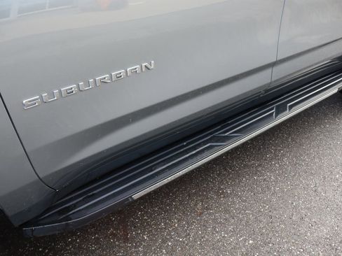 Used 2023 Chevrolet Suburban Premier image 33