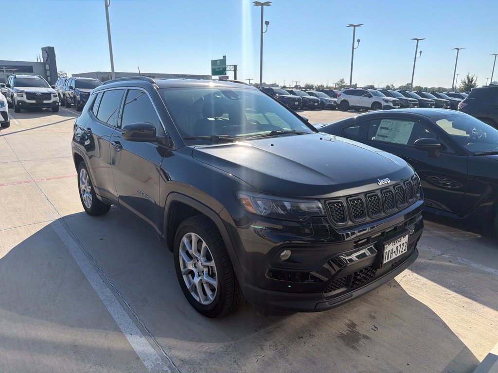 Used 2024 Jeep Compass Latitude AWD/4WD image 5