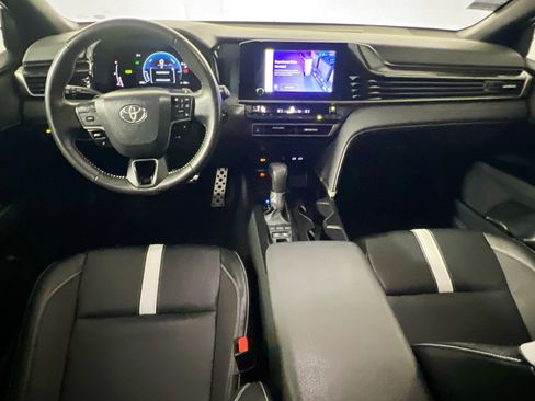 Used 2025 Toyota Camry SE image 30