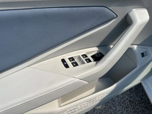 Certified 2025 Volkswagen Jetta SE image 10