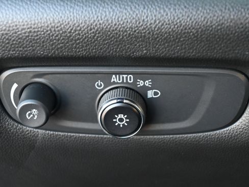 Used 2022 Chevrolet Traverse LT image 30