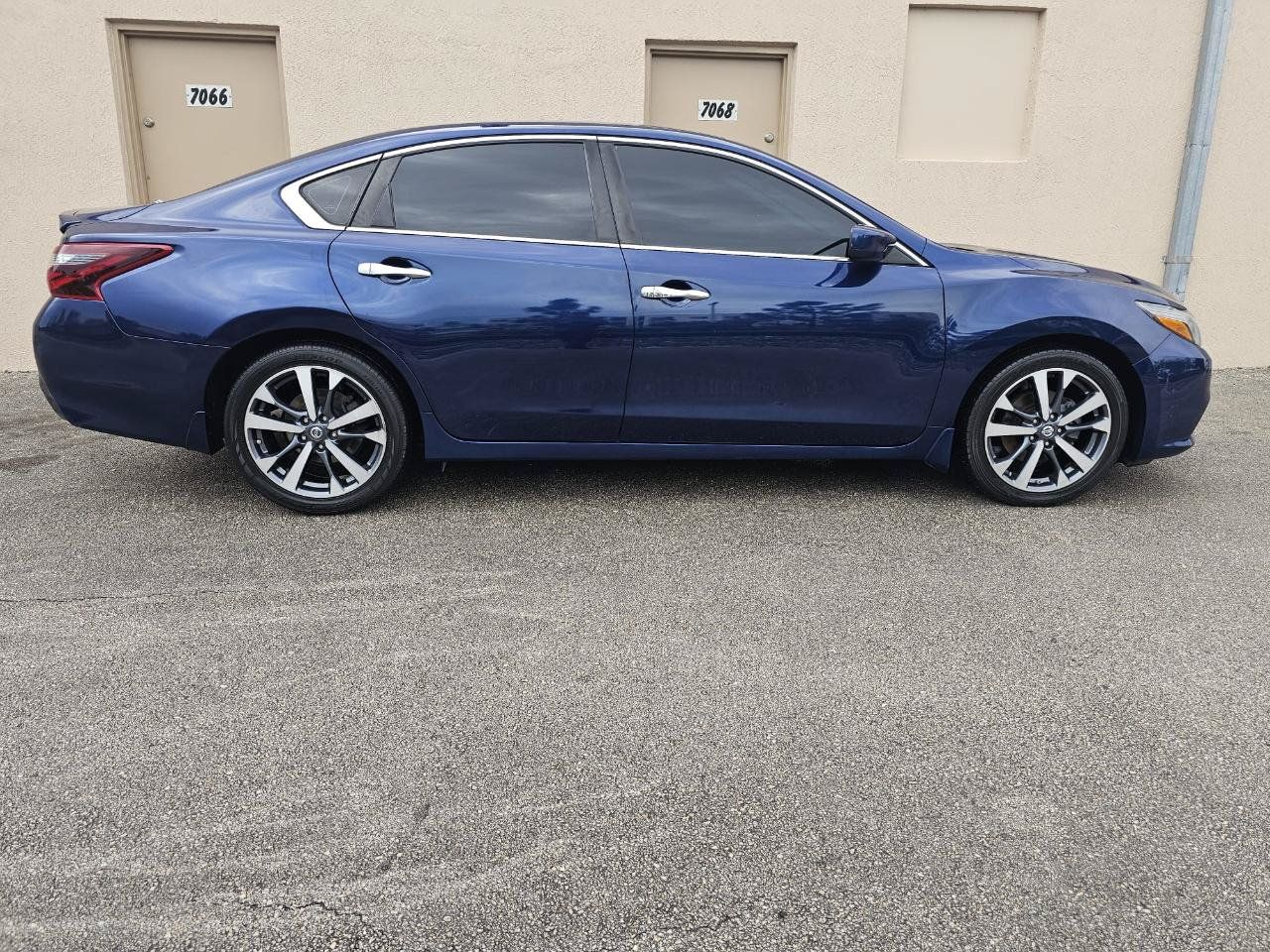 Used 2017 Nissan Altima 2.5 SR FWD image 8