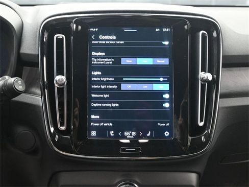 Used 2023 Volvo XC40 Recharge Ultimate image 17